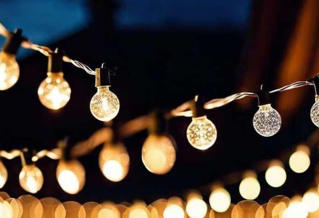 Guirlandes lumineuses : décoration festive pour votre pergola