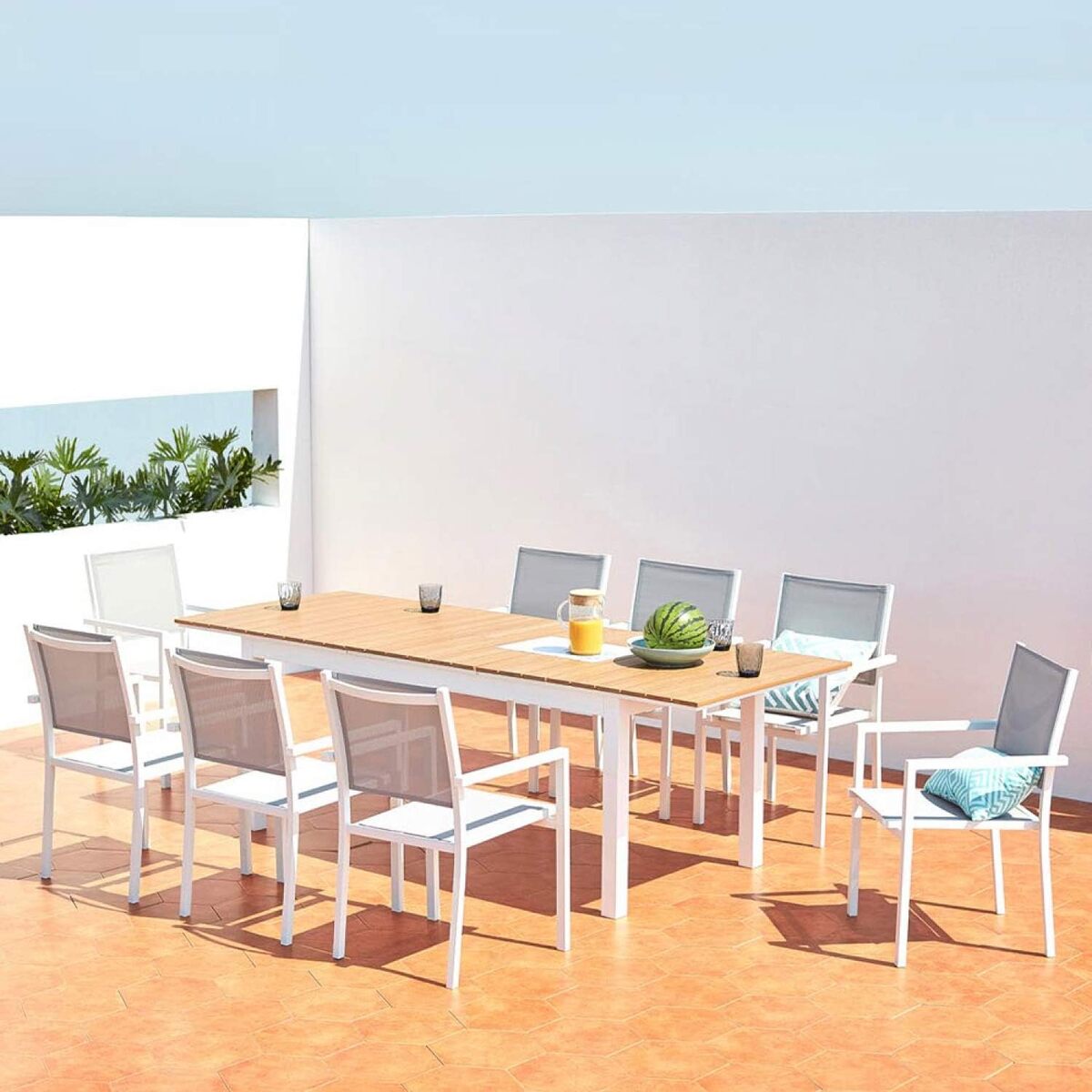 Test : salon de jardin aluminium Madeira 8 places, design tendance