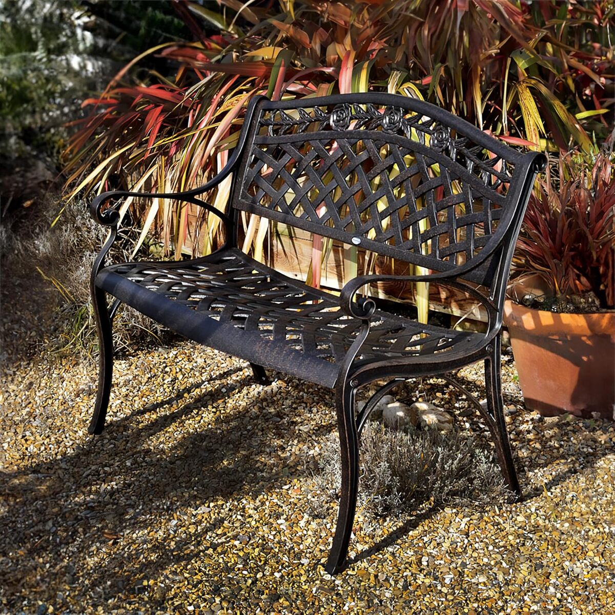 Avis sur le banc de jardin rose Lazy Susan : beauté et robustesse en aluminium