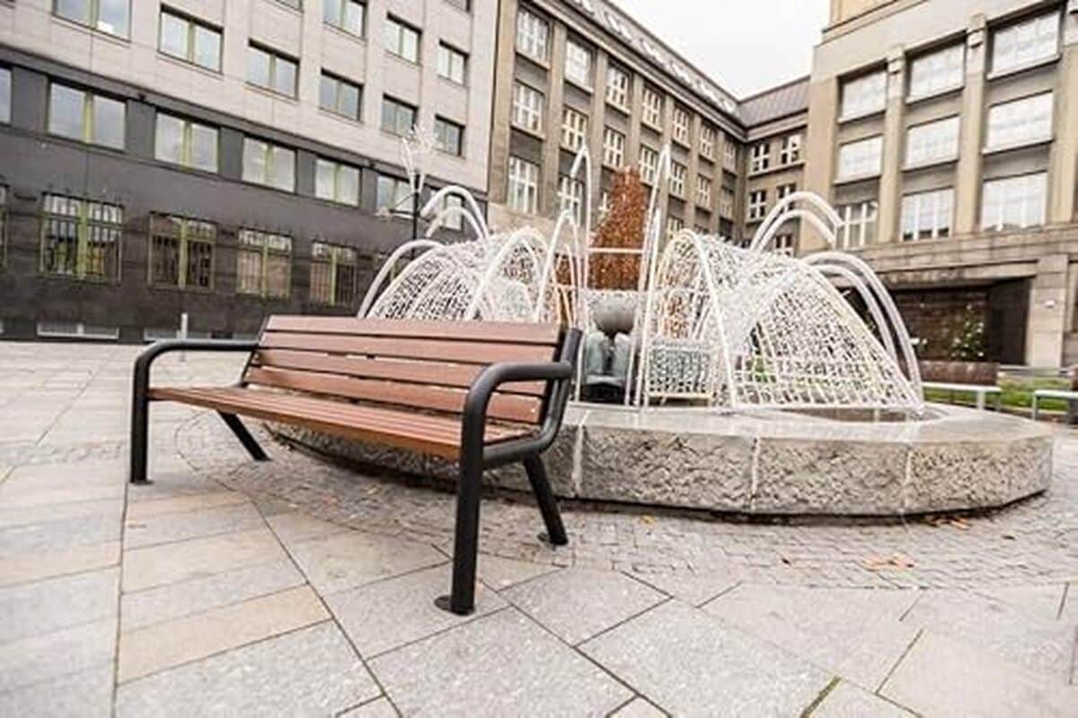 Test du banc d'extérieur Viking BIS en bois et métal