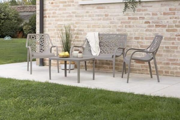 Découvrez notre avis sur le salon Maratea : un ensemble de jardin 4 places design, moderne et résistant aux intempéries pour sublimer votre extérieur.