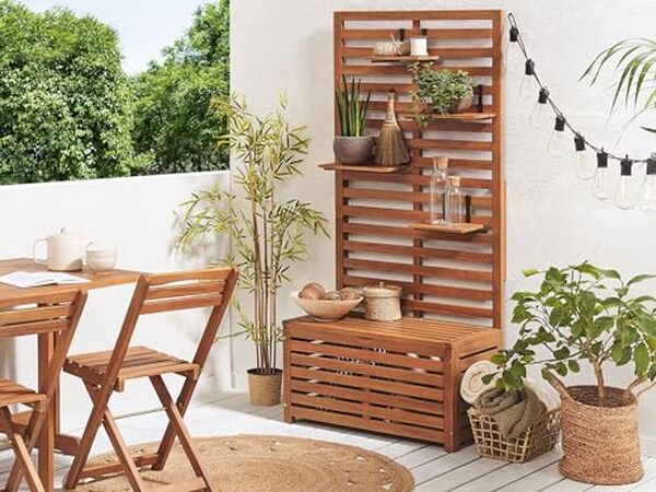 Découvrez le banc de rangement extérieur Beliani Matino : un meuble en bois d'acacia de 80 cm, parfait pour optimiser votre espace avec style et praticité.