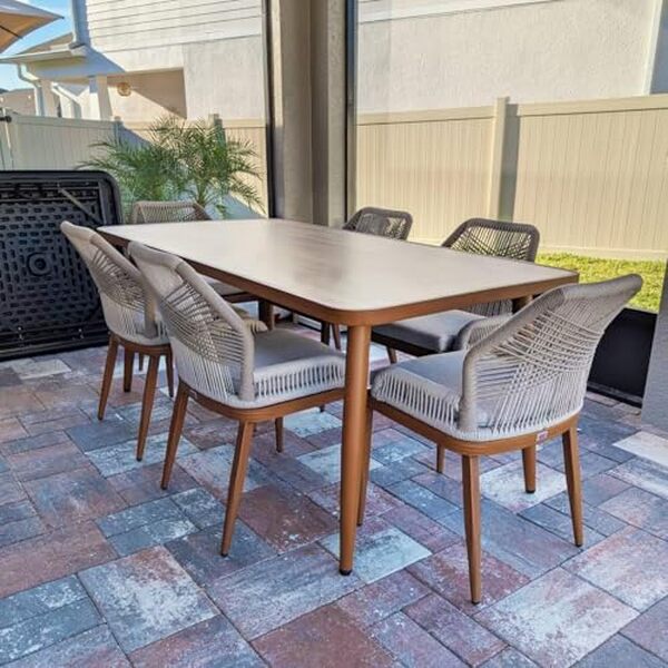 Découvrez notre test du salon de jardin Purple Leaf en aluminium aspect teck : caractéristiques, avantages et avis pour bien choisir votre mobilier d'extérieur. 