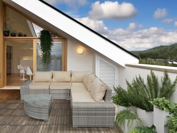 Découvrez notre test détaillé du salon de jardin Milo 5 places en résine tressée gris. Qualité, design et confort : tous les avis pour bien choisir votre mobilier d'extérieur. 