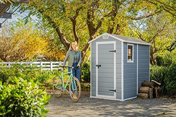 Découvrez notre test complet de l'abri Keter Manor 46 : avis, caractéristiques et avantages de ce petit abri de jardin pratique et robuste.