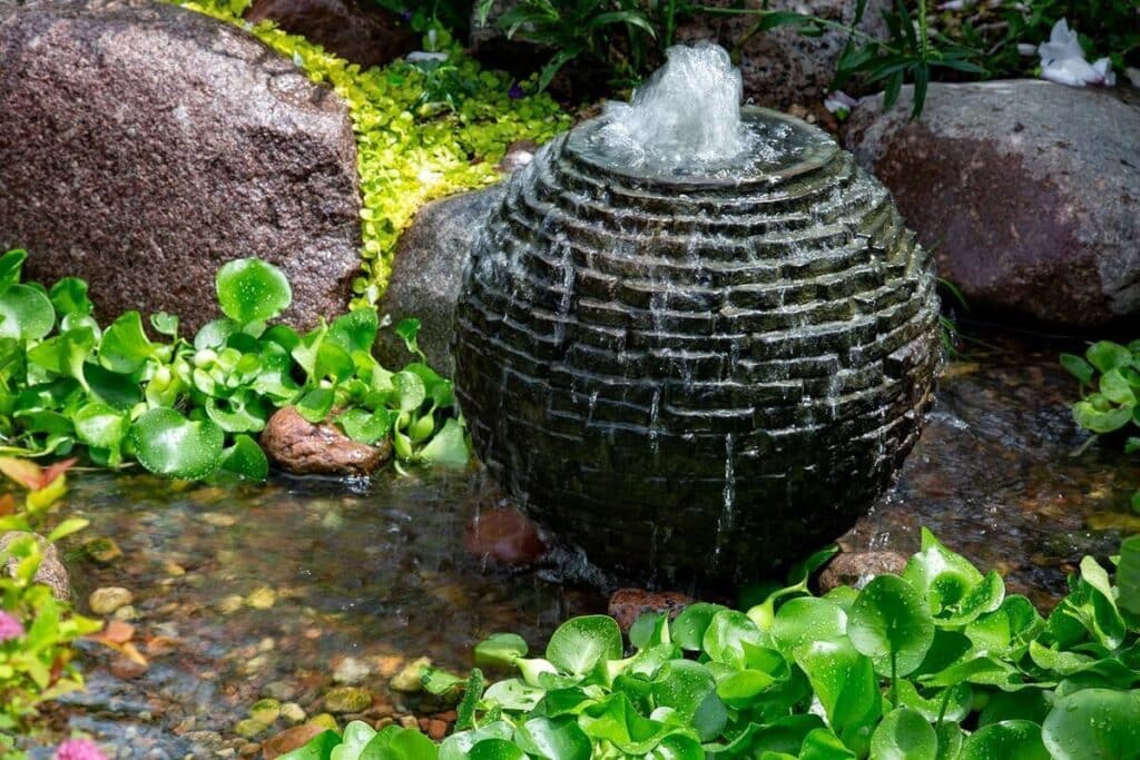 Test fontaine extérieure Aquascape en résine gris ardoise
