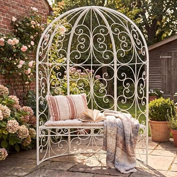 Découvrez notre test détaillé du banc de jardin Rosie en métal blanc. Caractéristiques, avantages, installation et avis client de cette demi-gloriette élégante. 