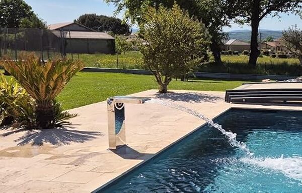 Découvrez notre test détaillé de la cascade inox demi cube 70 cm : caractéristiques, installation et avis pour votre piscine ou bassin d'ornement.