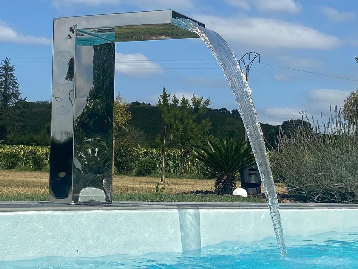 Test de la cascade inox demi cube 70 cm pour piscine et bassin